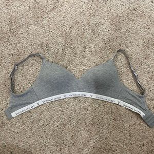 🌿 Victoria’s Secret Wireless Bra (34D)
